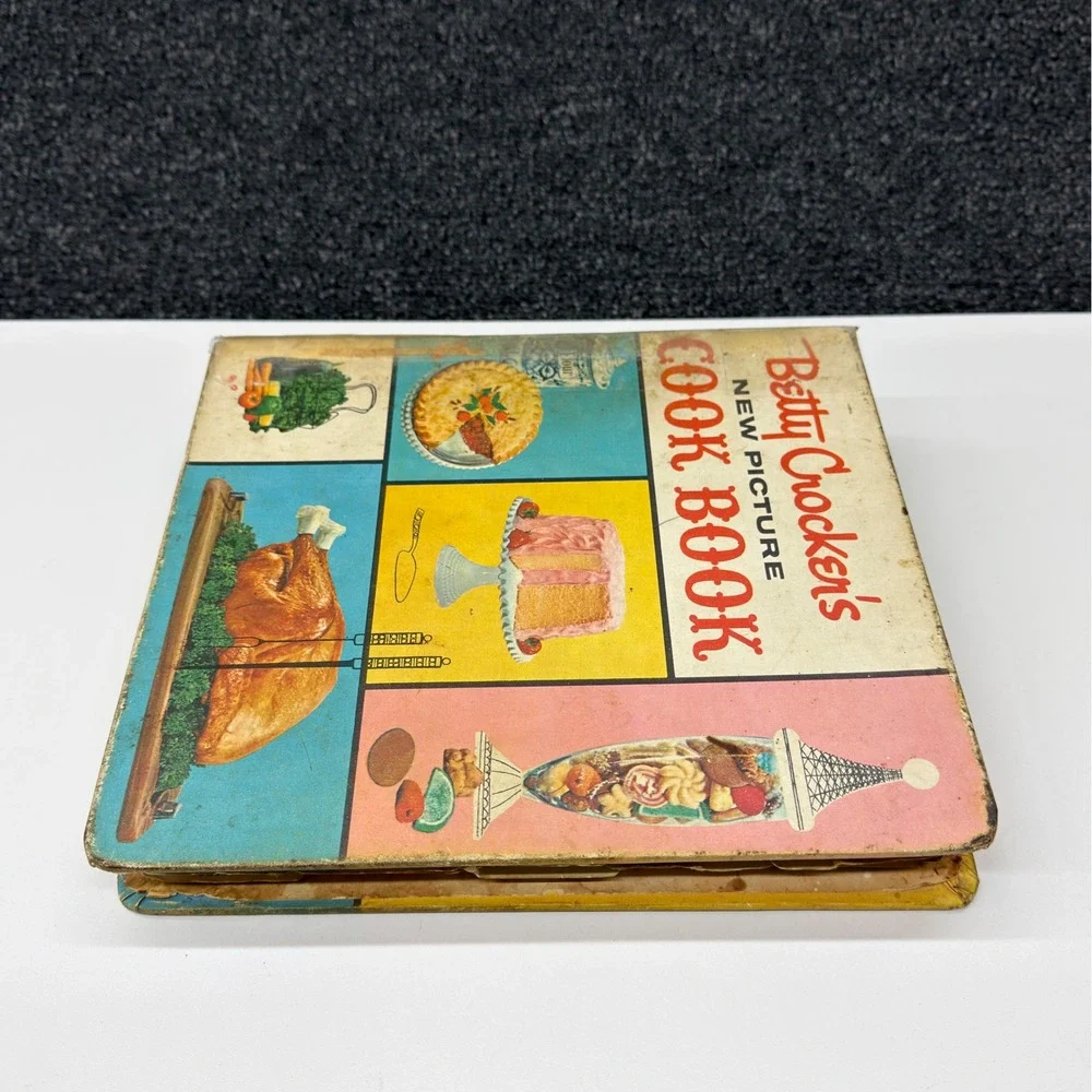 Betty Crocker's New Picture Cook Book 1961 First Edition 5-Ring Binder Vintage